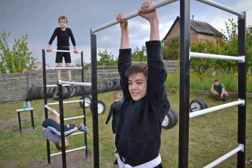 Своє майбутнє - своїми руками: Громада міста створила спортивний майданчик на Масляниківці
